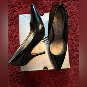 Black pump Leather by RAMPAGE in Great condition. Size 7 ready to wear/no scruff